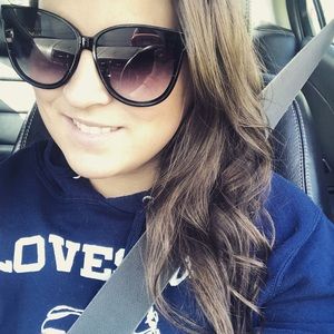 Meet your Posher, Kayla